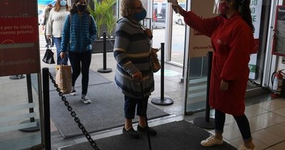 Teatros y cines reabren en Uruguay bajo estrictos protocolos y con dificultades