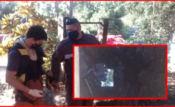 Fue a sacar agua del pozo y se topó con el cuerpo de su padre flotando
