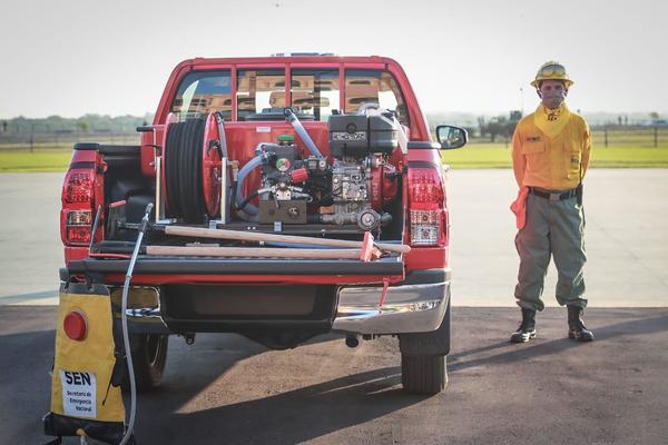 Francia dona vehículos equipados para el combate de incendios forestales - El Trueno
