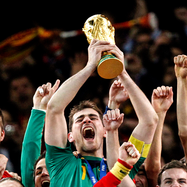 ¡Dejando huellas intachables! Iker Casillas cuelga los guantes y se retira del fútbol - Megacadena — Últimas Noticias de Paraguay