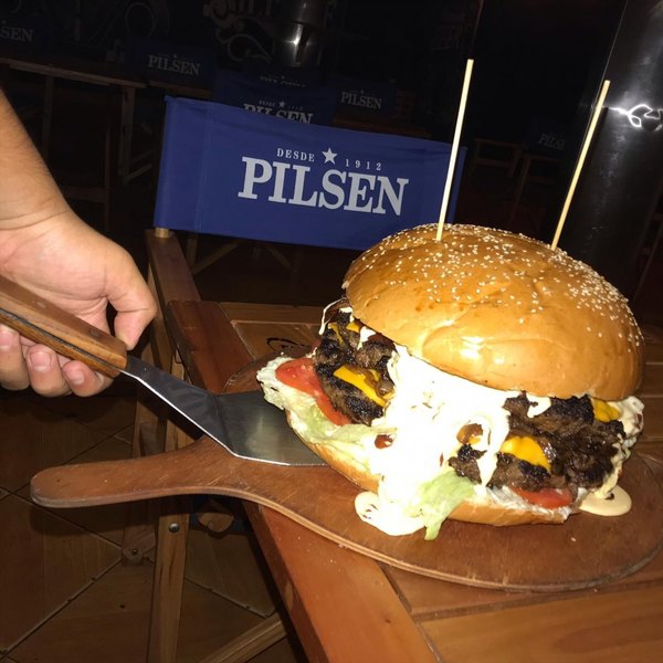 OJUPI LA OFERTA: Un millón ya ofrecen por comer hamburguesa gigante | Crónica