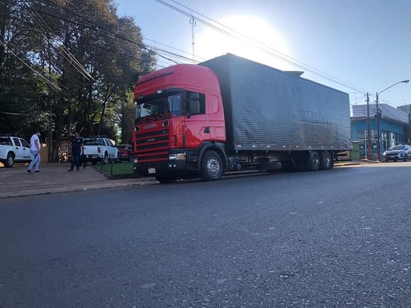 Aduaneros y portuarios DEJARON “pasar” camión con contrabando “RETENIDO” por Investigaciones