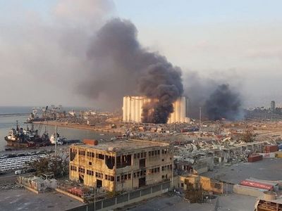 Fuerte explosión en un almacén de la zona del puerto de Beirut