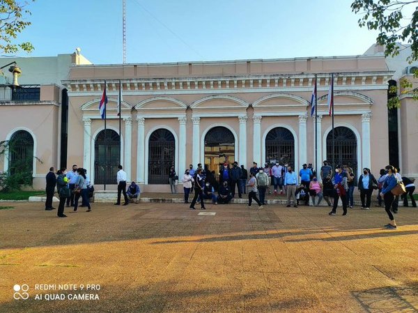 Cuestionan violenta desalojo de manifestantes en Concepción