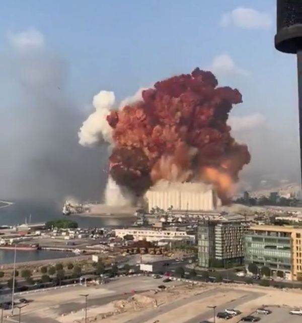 Dos fuertes explosiones en el puerto de Beirut, en medio de una tensa espera por el veredicto sobre el asesinato del ex primer ministro Hariri