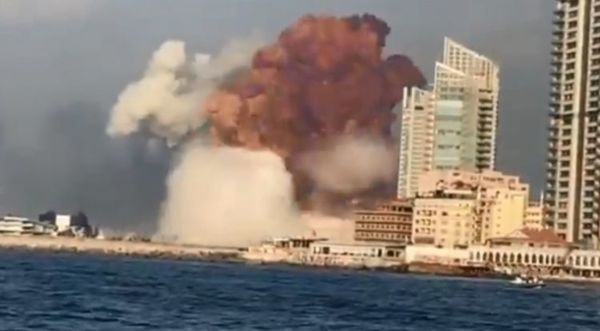 Impresionante onda expansiva de explosión en Beirut