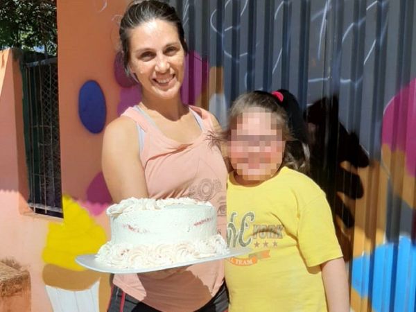 Madre consigue medicamentos para su hija tras ofrecer tortas a cambio