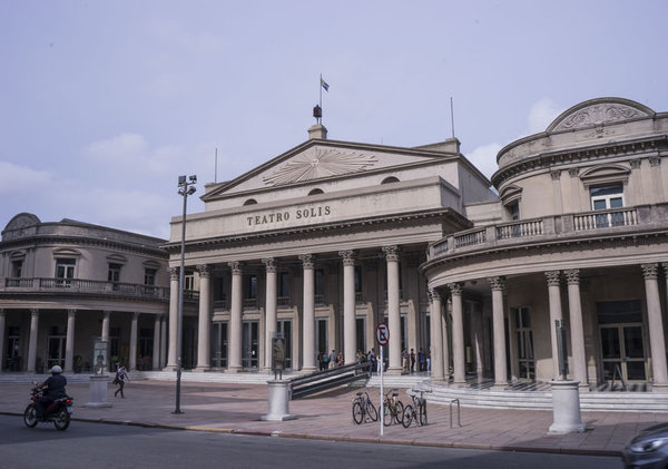 Uruguay estudia flexibilizar protocolo sanitario para retorno de los teatros » Ñanduti