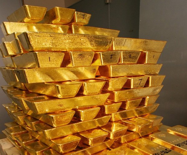 Oro cierra en los 2.000 dólares por onza y renueva el máximo histórico