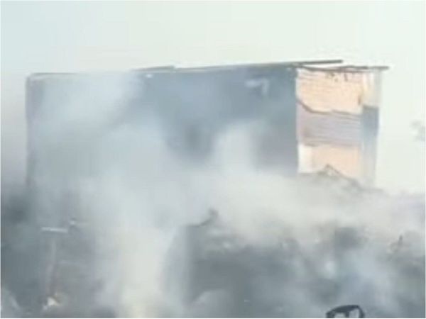 Incendio en basural amenazó viviendas en el barrio Santa Ana de Asunción