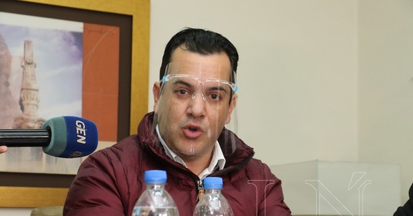 Sindicato de directores presenta denuncia contra ministro Friedmann