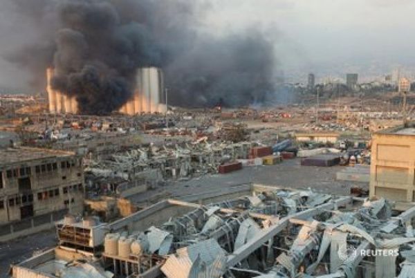 Al menos 25 muertos y 2.500 heridos por gran explosión en zona portuaria de Beirut