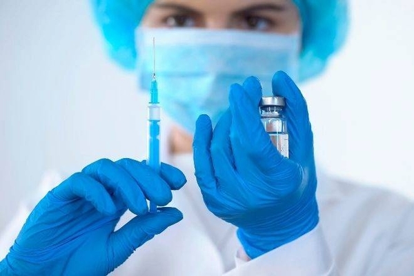HOY / Vacuna estadounidense contra el SARS-CoV-2 muestra resultados positivos