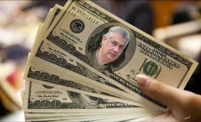 Habría pagado 1 millón de dólares para postergar su sentencia