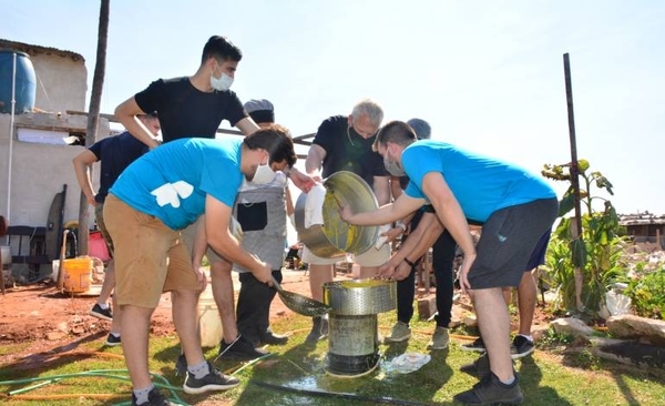 HOY / Realizan Olla Popular para unas 300 personas en el Bañado Sur