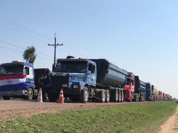 Transportistas de Ñeembucú reclaman pago por servicios prestados - Nacionales - ABC Color