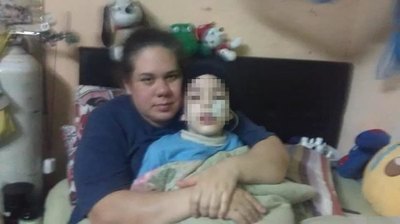 La lucha de una madre: cambia llantas por vida | Crónica