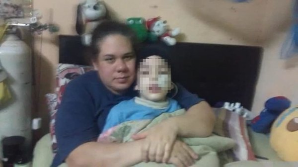 La lucha de una madre: cambia llantas por vida | Crónica