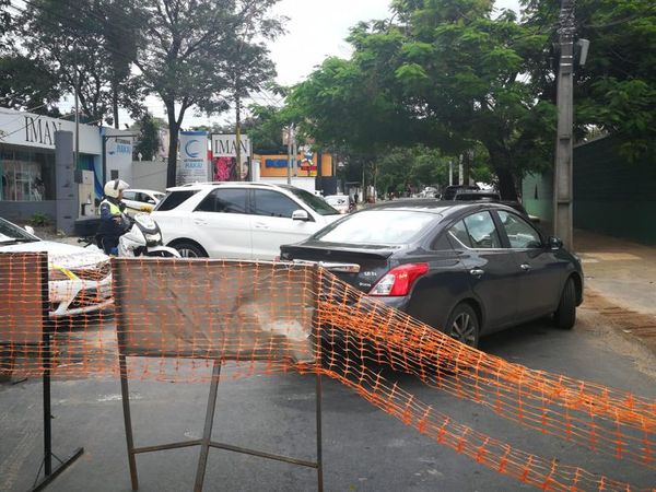 Desvío por obras de alcantarillado sanitario en la avenida España - Nacionales - ABC Color