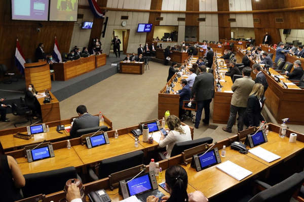 DIPUTADOS APRUEBAN CONFORMACIÓN DE COMISIÓN PARA INTERVENCIÓN MUNICIPAL DE ENCARNACIÓN.