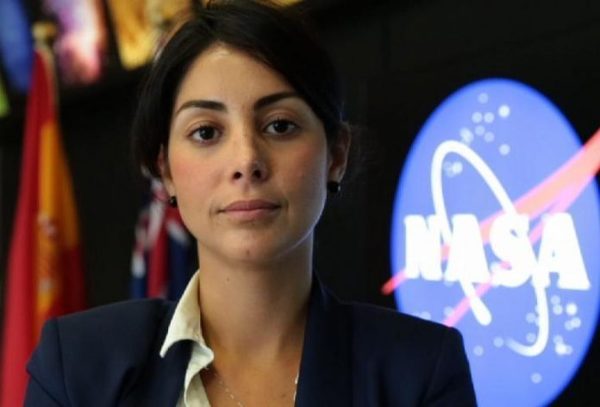 Limpiando casas pagó sus estudios y hoy lidera la misión de la NASA a Marte