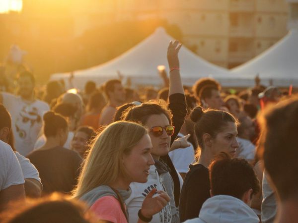 OMS a los jóvenes: "Pregúntense si hay que ir a fiestas"