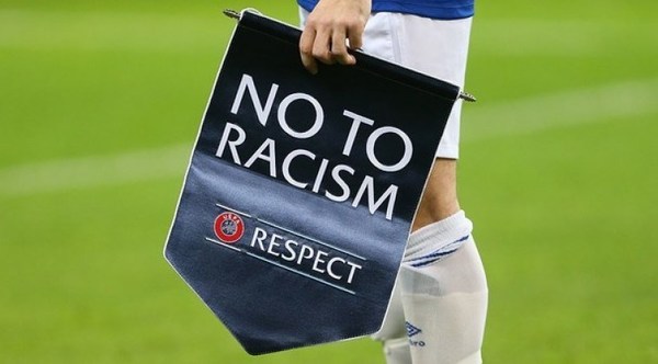 UEFA anima a los futbolistas a hablar sobre sus experiencias para erradicar el racismo