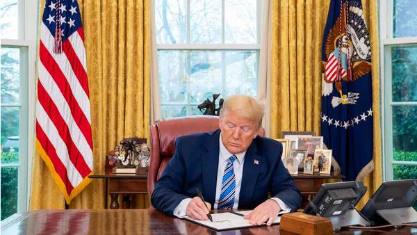 Trump insiste en reabrir las escuelas porque el coronavirus "desaparecerá" » Ñanduti