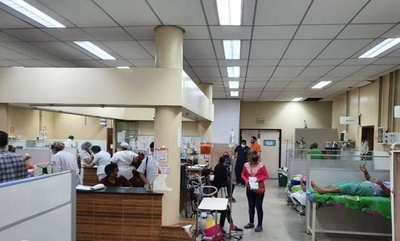 HOY / Unidad de Urgencia de Clínicas, saturada por exceso de pacientes y falta de camas