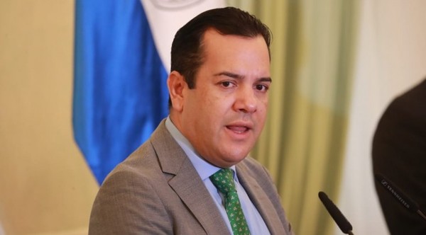 Ingenieros agrónomos:“Nos deprime que el presidente le ponga a este señor cuarto curso cué en el cargo"
