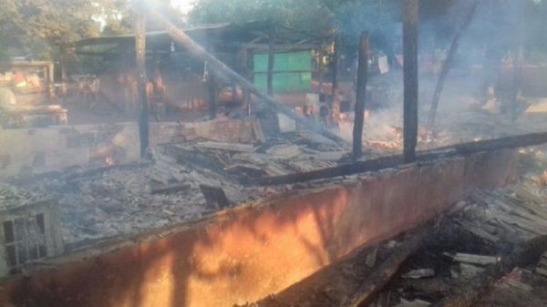 Chipería consumida por las llamas en Yby Yaú