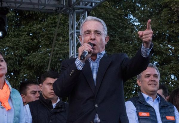 Expresidente colombiano Álvaro Uribe dio positivo al coronavirus tras su arresto domiciliario - Megacadena — Últimas Noticias de Paraguay