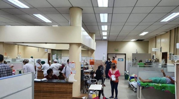 Hospital de Clínicas; Servicio de Urgencias está saturado y sin camas – Prensa 5