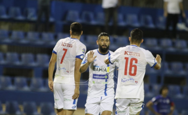 HOY / Triunfa el 12 y logra oxígeno en el campeonato