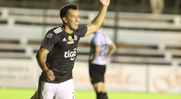 Olimpia vence a Guaireña y alcanza la punta