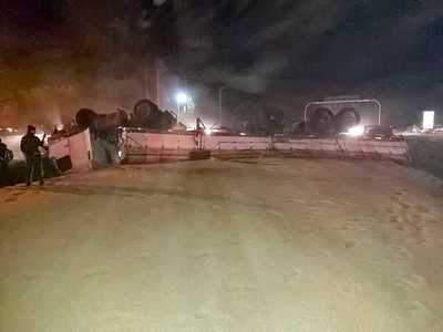 Aparatoso accidente entre un CAMIÓN y un TRACTOR en plena RUTA