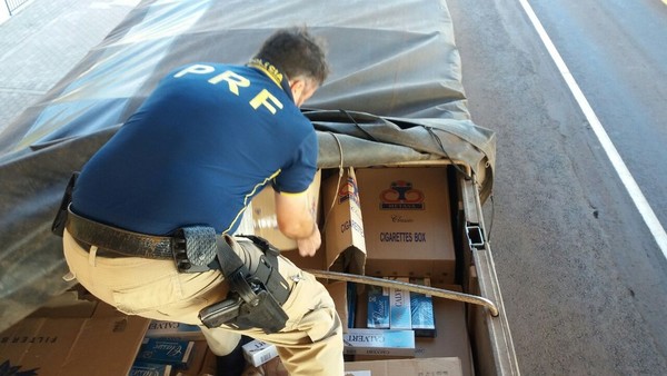 Decomisan 300 cajas de cigarrillo ESCONDIDOS entre granos de SOJA