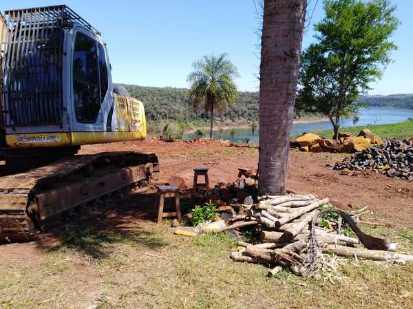Sacan masivamente piedra de CANTERA ILEGAL a orillas del río Paraná