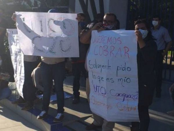 Exigen intervenir universidad privada por irregularidades