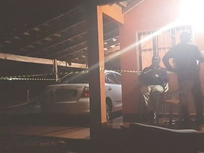 Encontró a su mamá agonizando en la cuneta