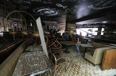 Líbano cuenta a sus muertos en medio del caos y recibe al presidente Macron - Mundo - ABC Color