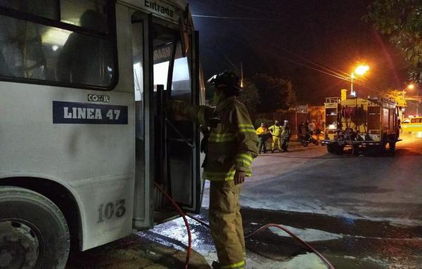 Colectivo de la línea 47 sufre incendio en Guarambaré