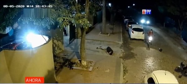 Hombre es baleado por motochorros al defender a su vecina | Noticias Paraguay