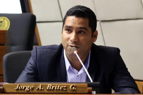 Brítez presenta proyecto para descontar el 50% del salario de las autoridades de los tres Poderes del Estado – Diario TNPRESS