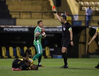 Guaraní-River: El insólito penal y expulsión que cobró el árbitro Ojeda