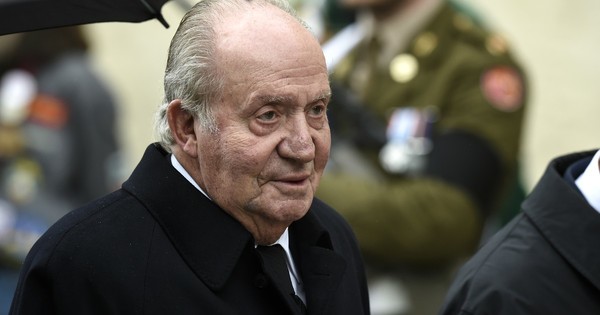 Juan Carlos se exilió para salvar una monarquía española ya frágil y desgastada