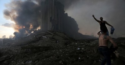 Beirut cuenta sus muertos y recibe a Macron, que promete ayuda y pide “reformas”