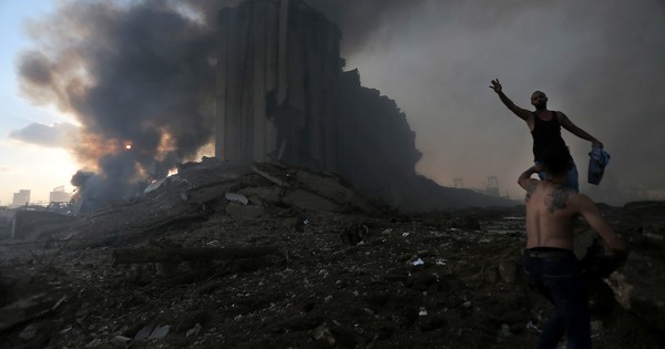 Beirut cuenta sus muertos y recibe a Macron, que promete ayuda y pide “reformas”