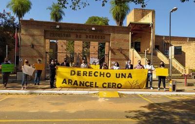 Estudiantes de Derecho UNA se manifestaron a favor del arancel cero