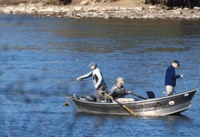 MADES da luz verde a pescadores: hasta 4 por embarcación, a 2 metros cada uno - ADN Paraguayo